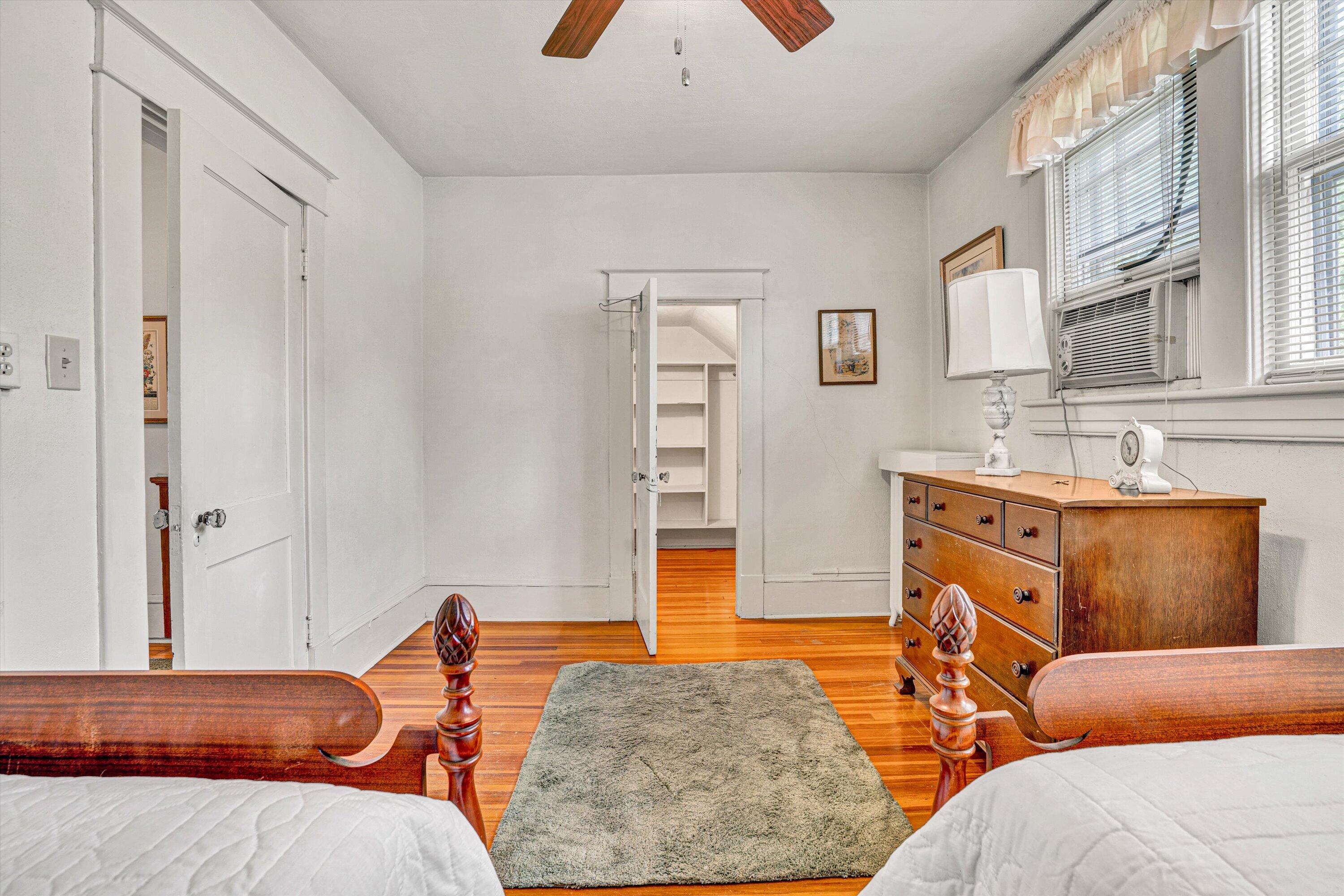 2226 Wycliffe AVE SW