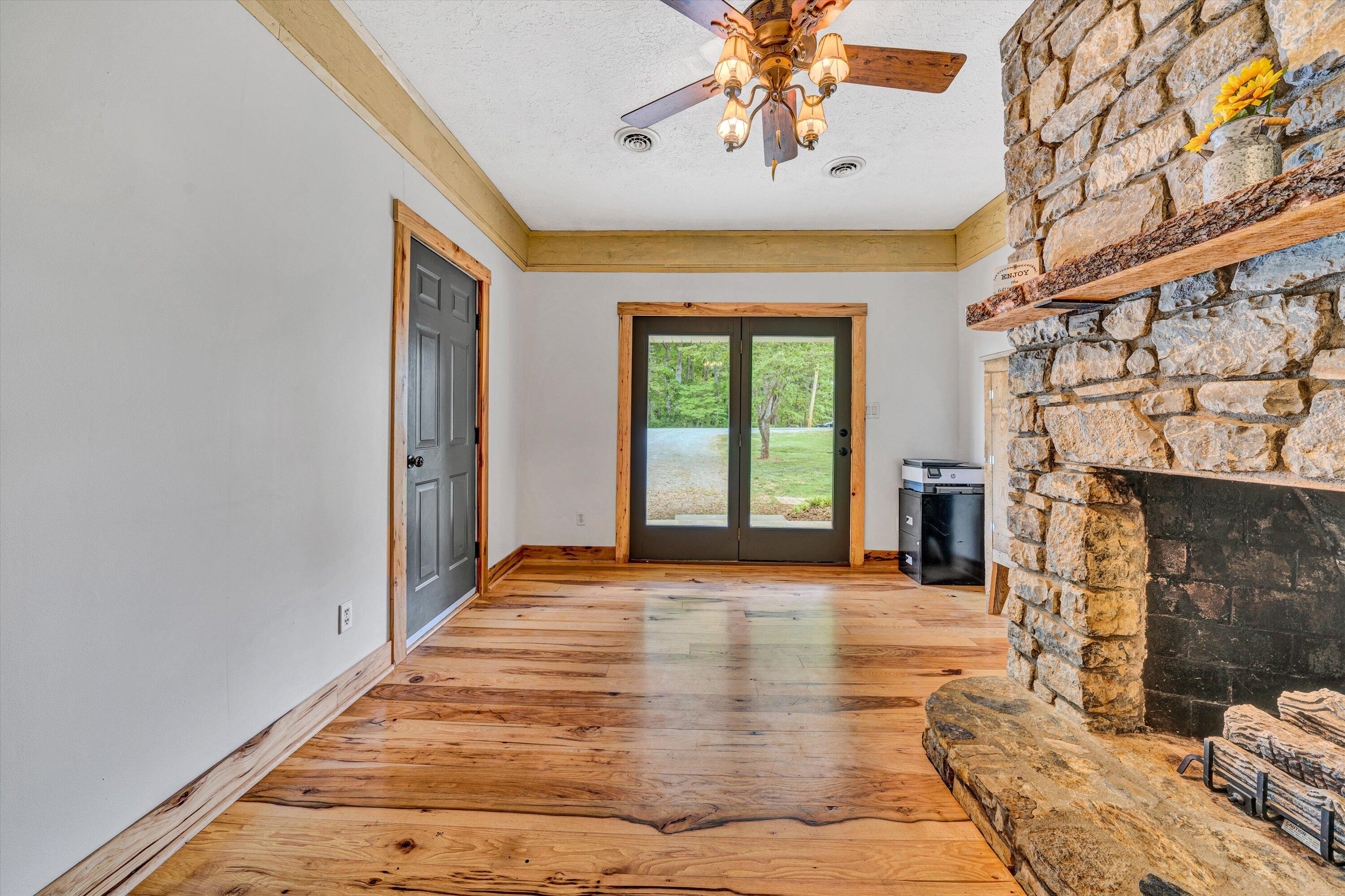 1999 Edwardsville RD