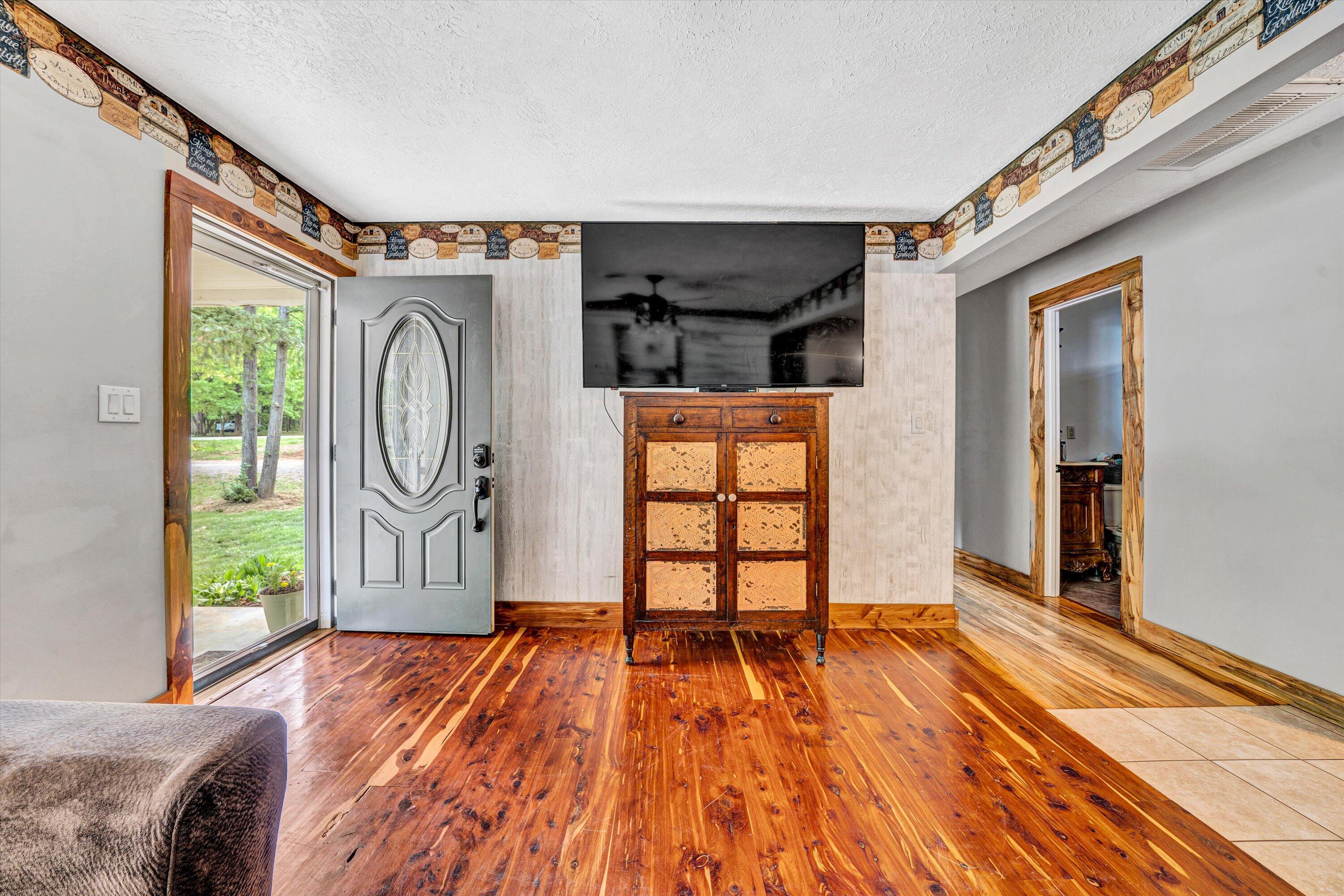 1999 Edwardsville RD