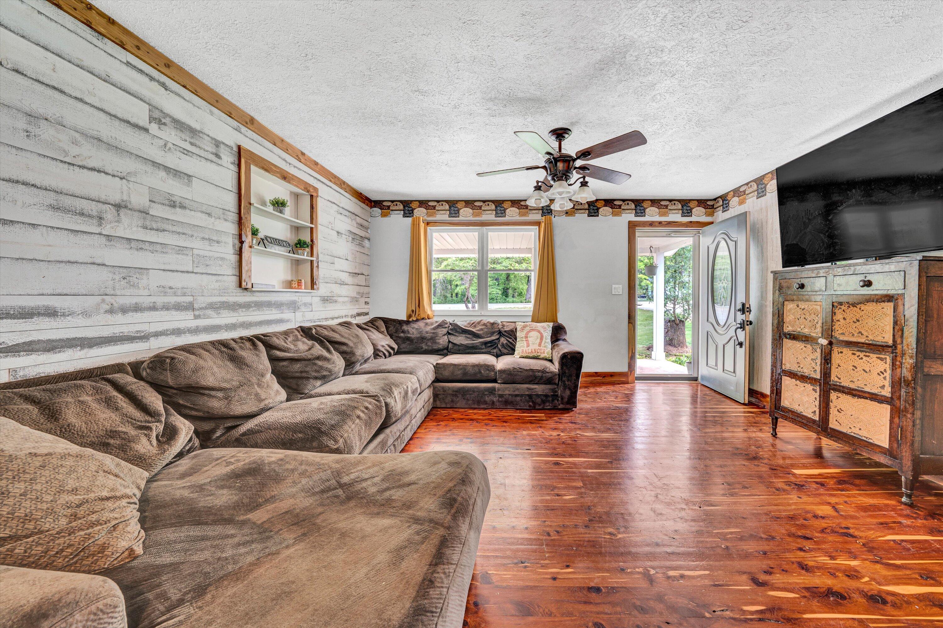 1999 Edwardsville RD