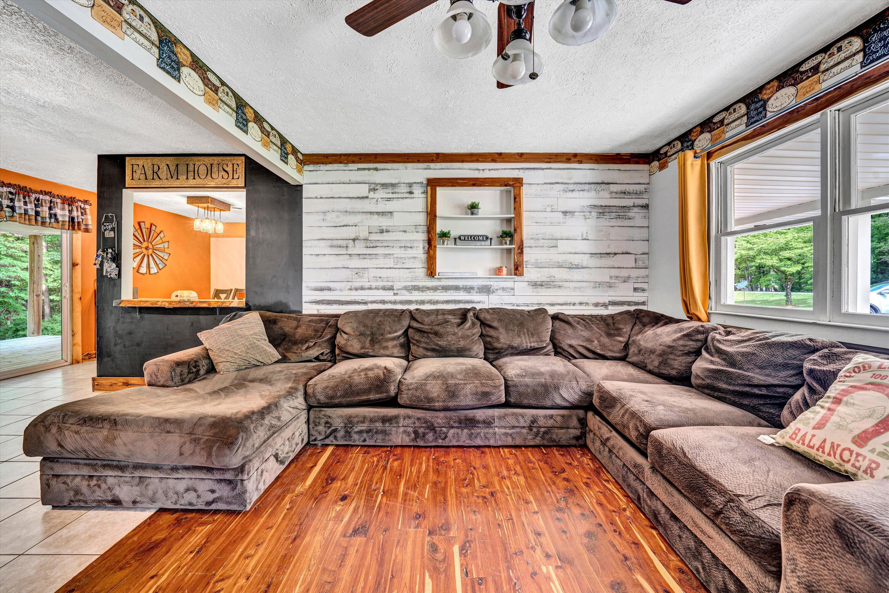 1999 Edwardsville RD