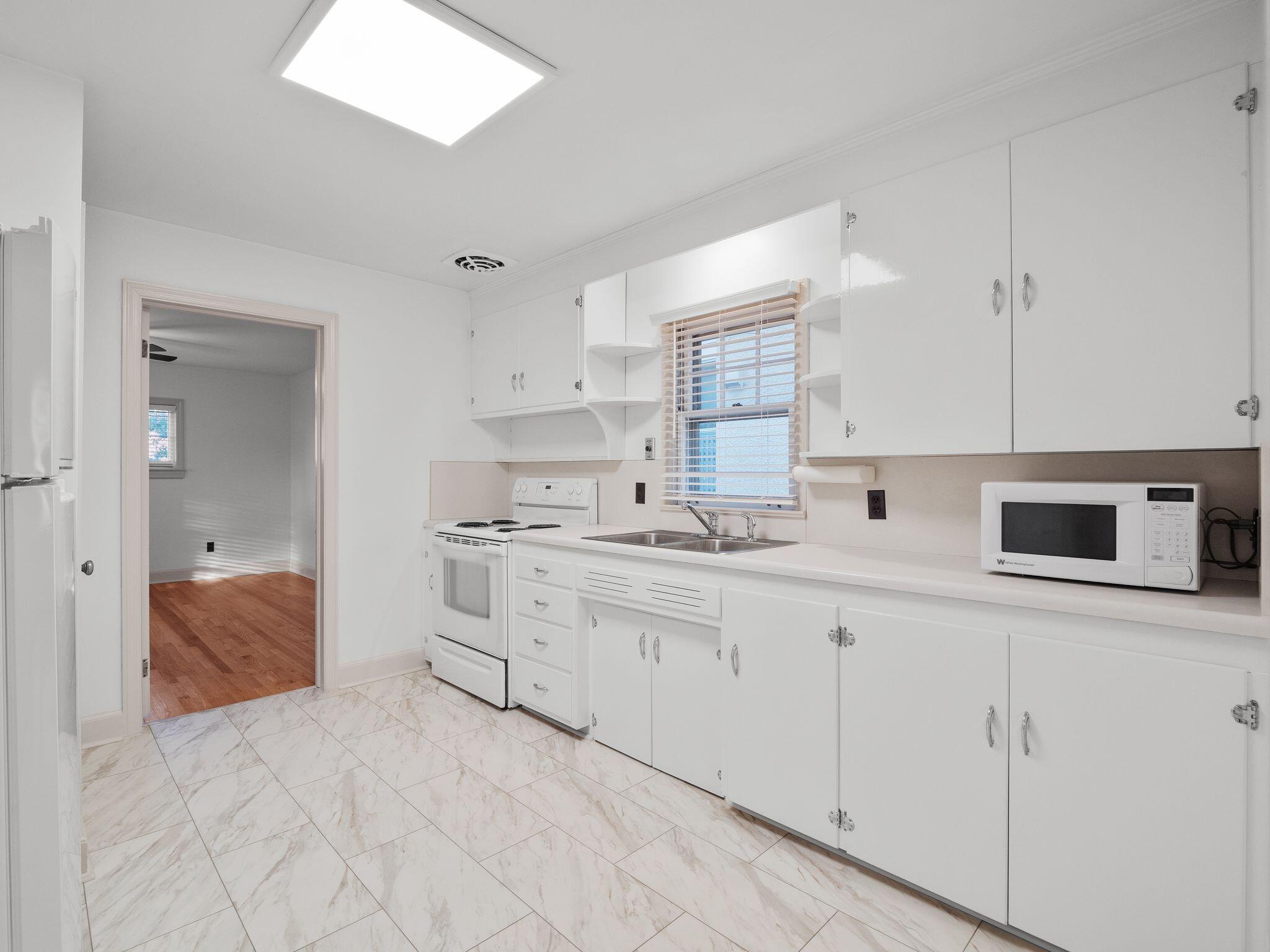 306 E 2nd ST