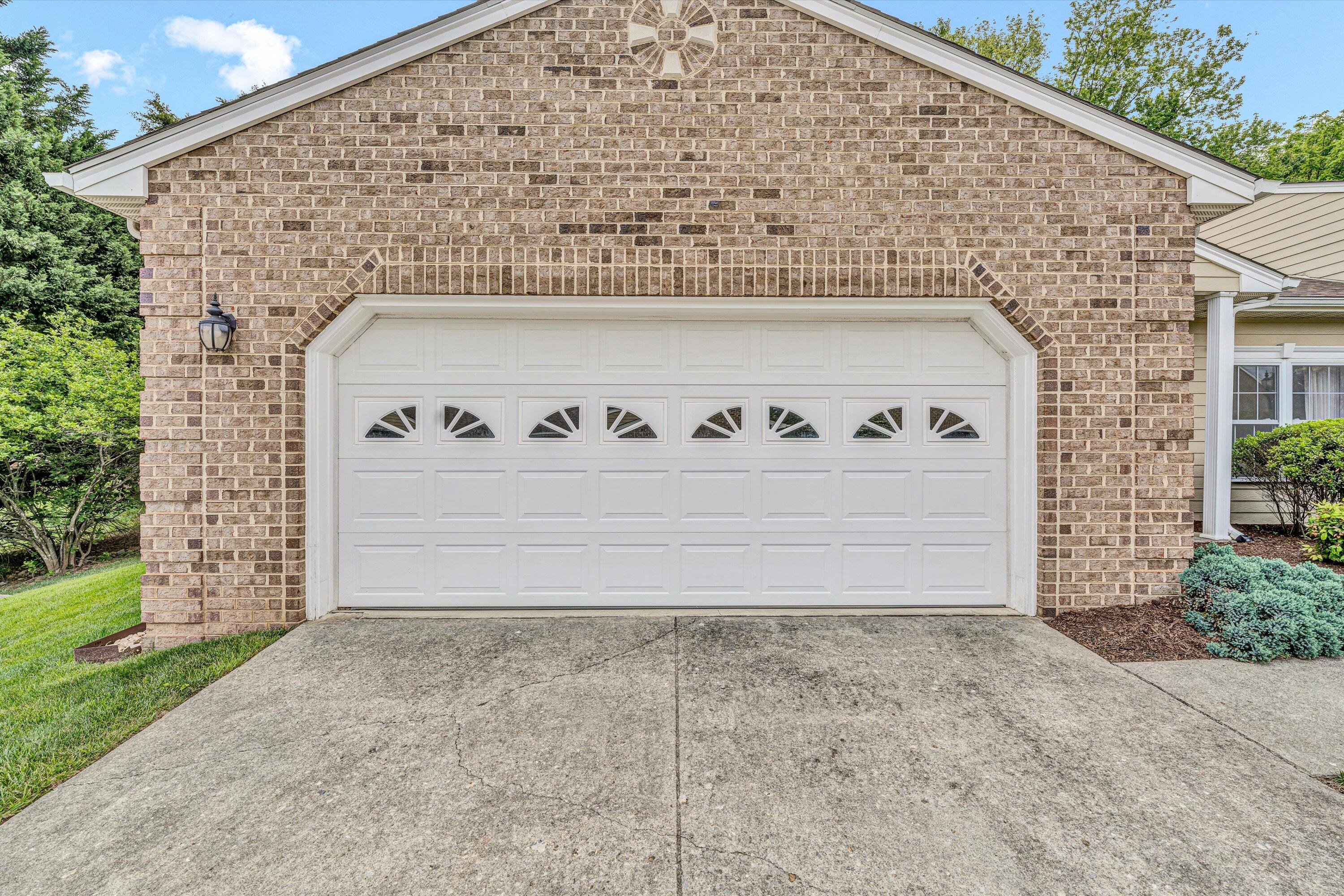 3382 Laurel CIR