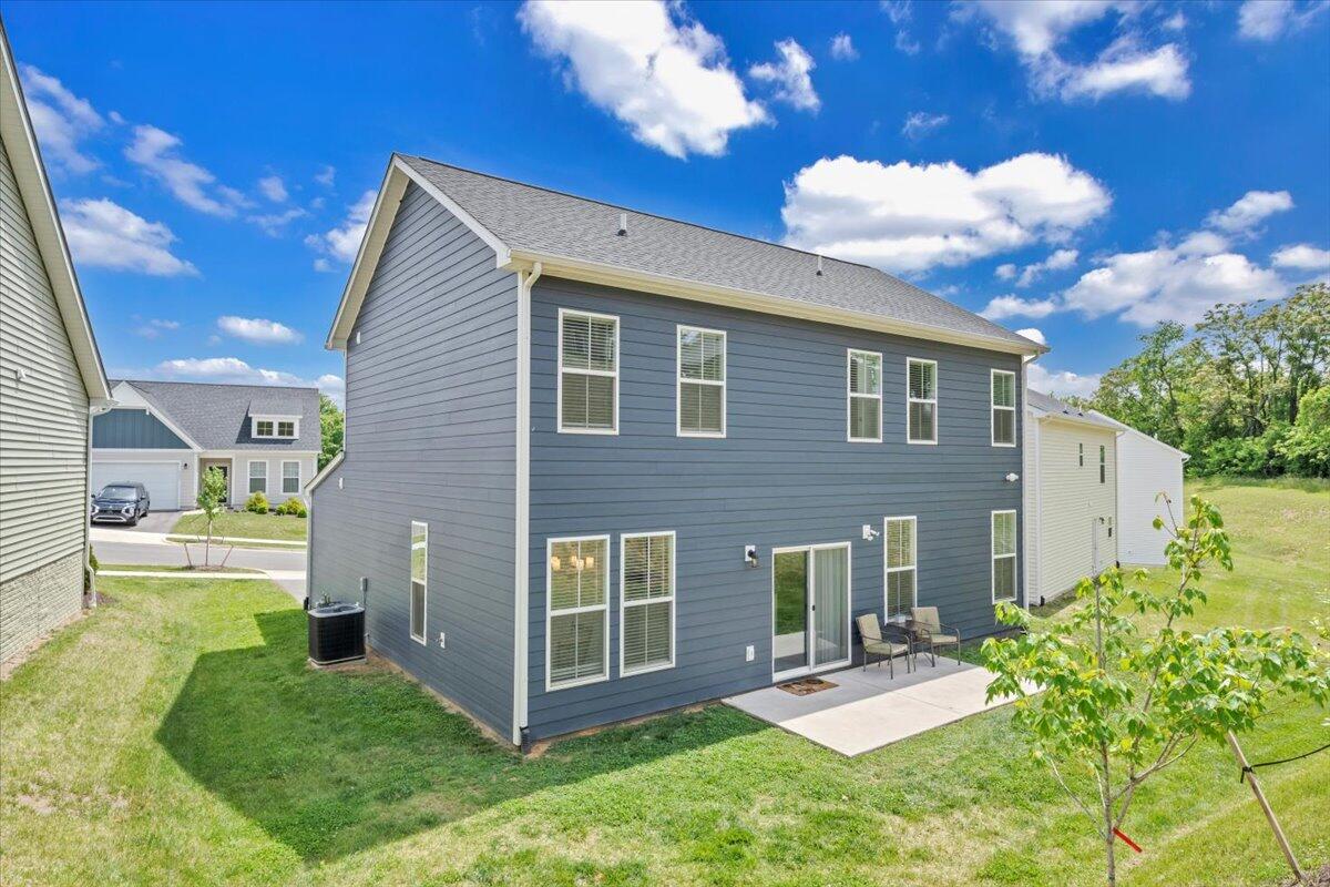 2130 Kings Walk DR NE