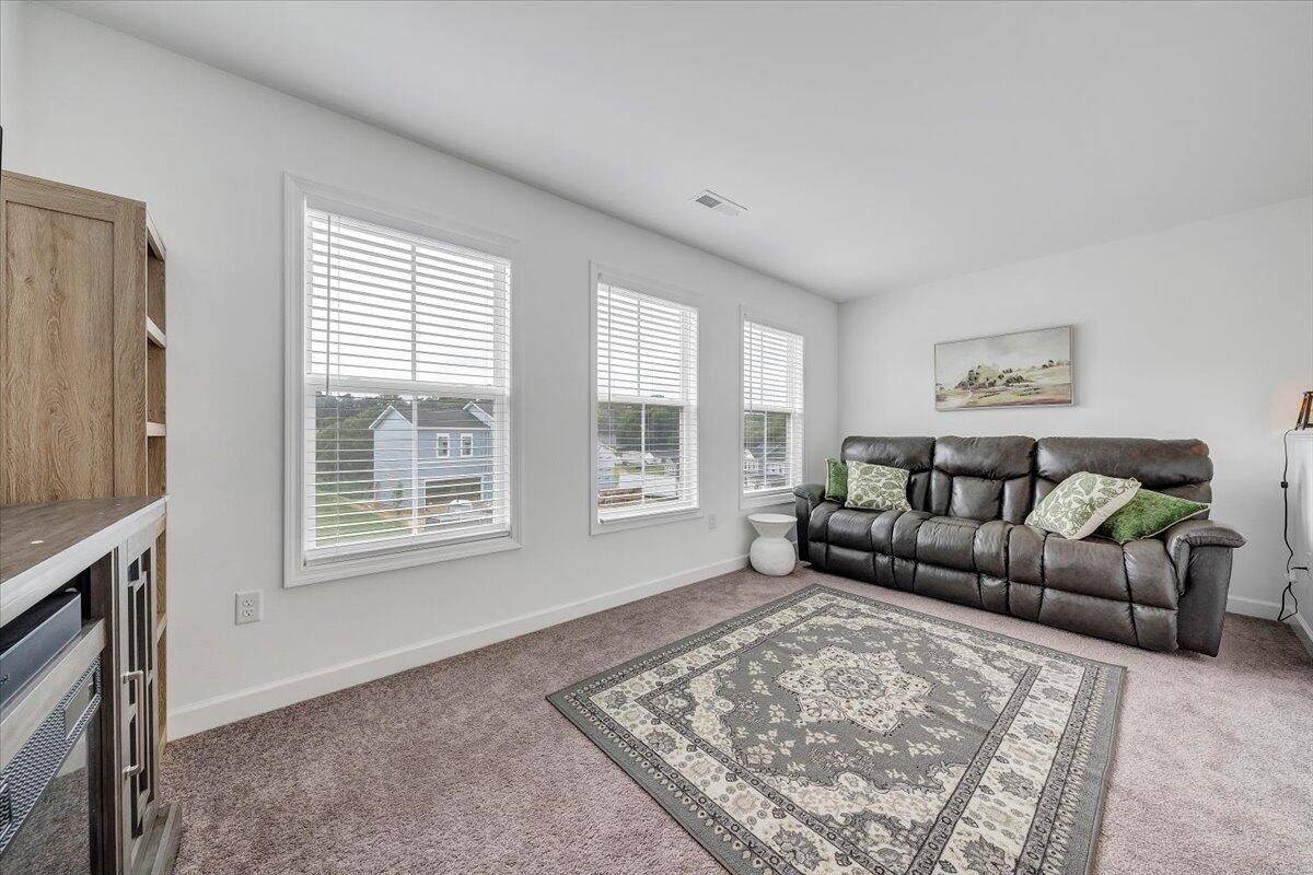 2130 Kings Walk DR NE