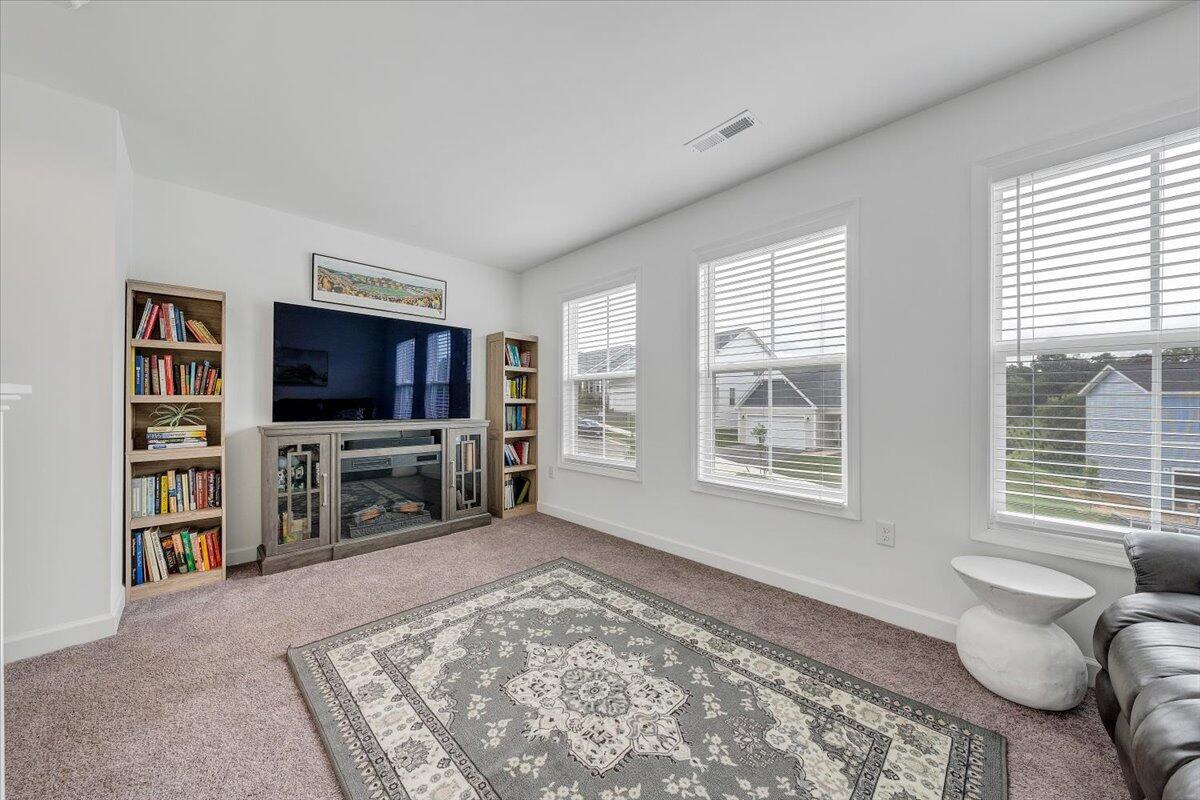 2130 Kings Walk DR NE