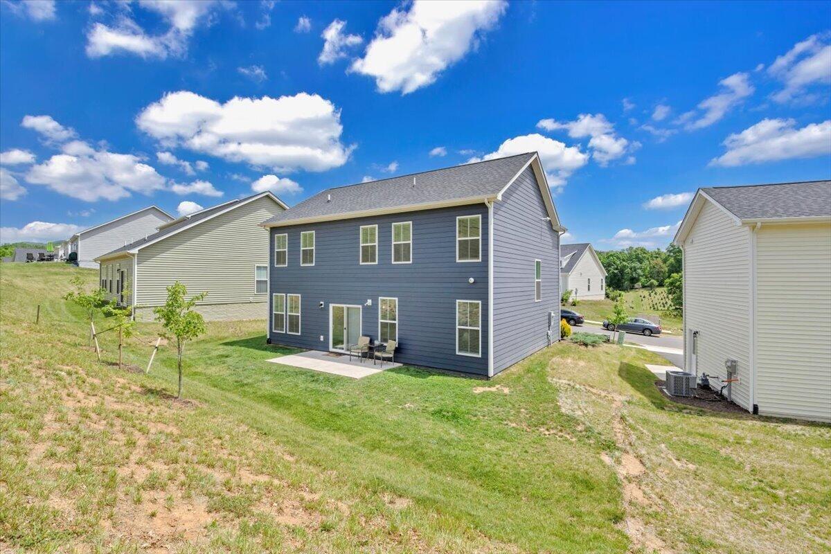 2130 Kings Walk DR NE