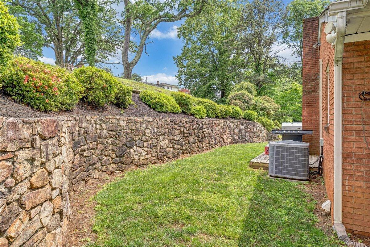 30 Benbrook CIR NE
