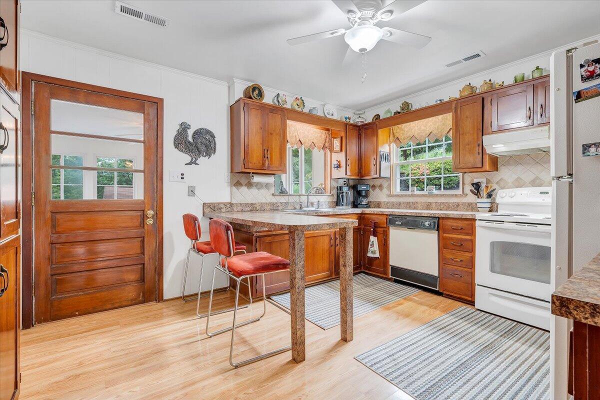 30 Benbrook CIR NE