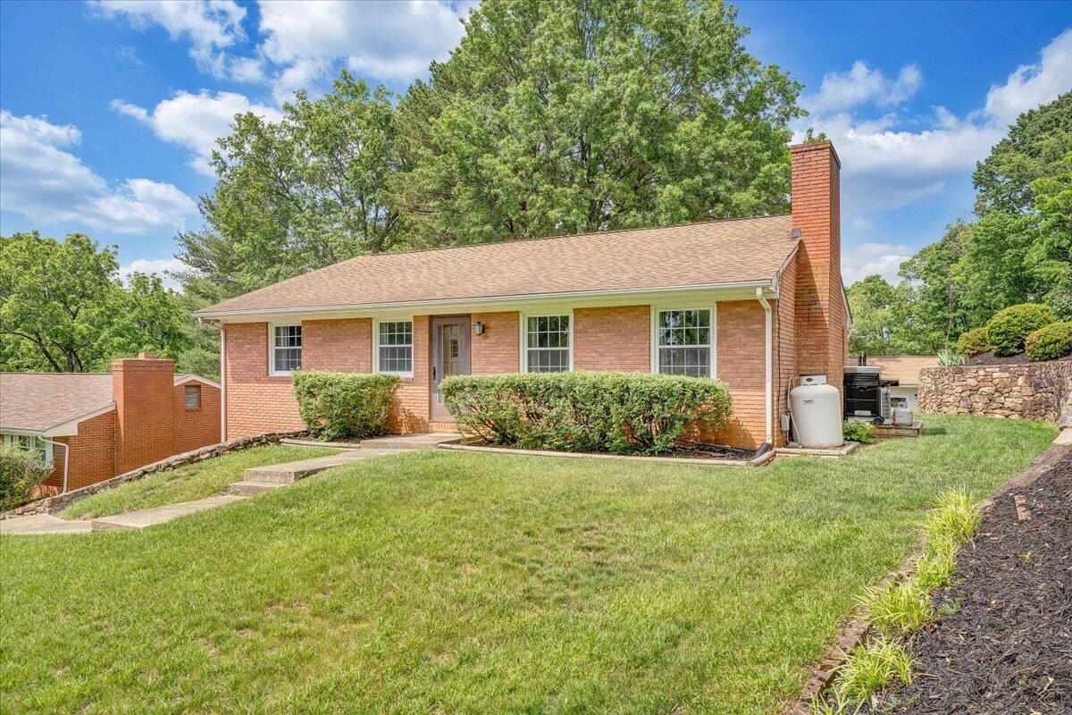 30 Benbrook CIR NE