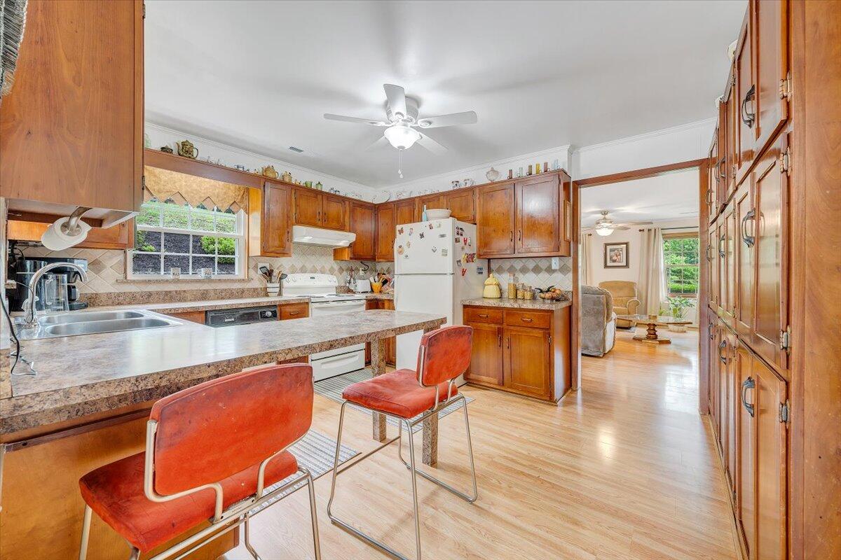 30 Benbrook CIR NE