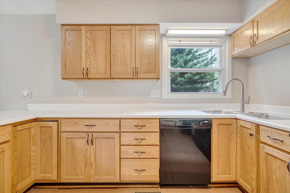 1894 Woodmere CT