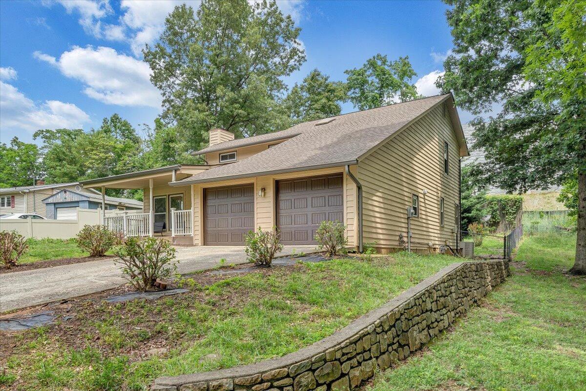 1894 Woodmere CT
