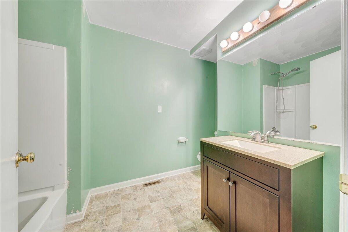 1894 Woodmere CT