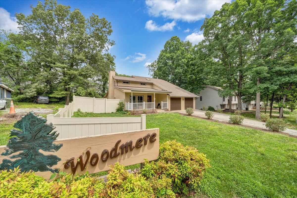 1894 Woodmere CT