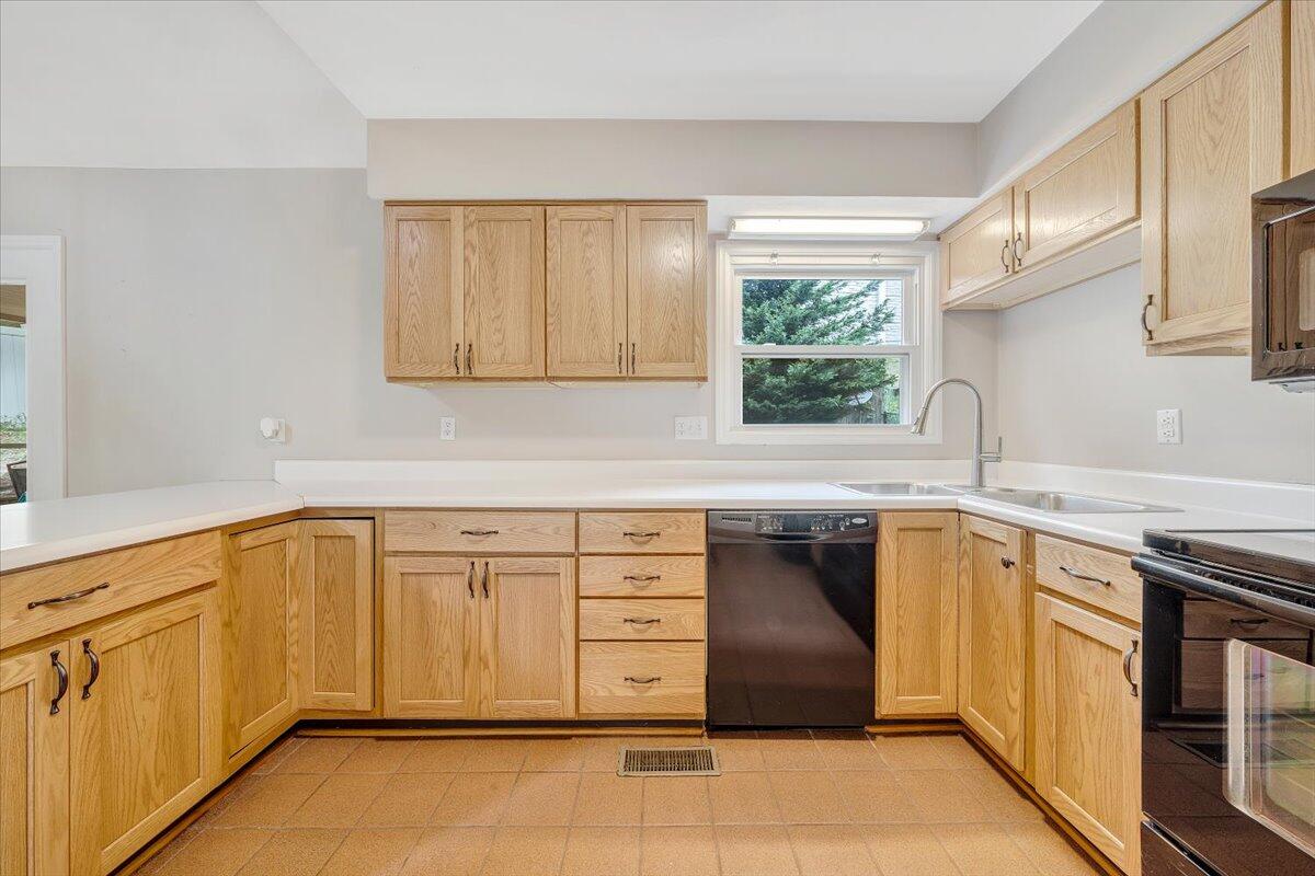 1894 Woodmere CT