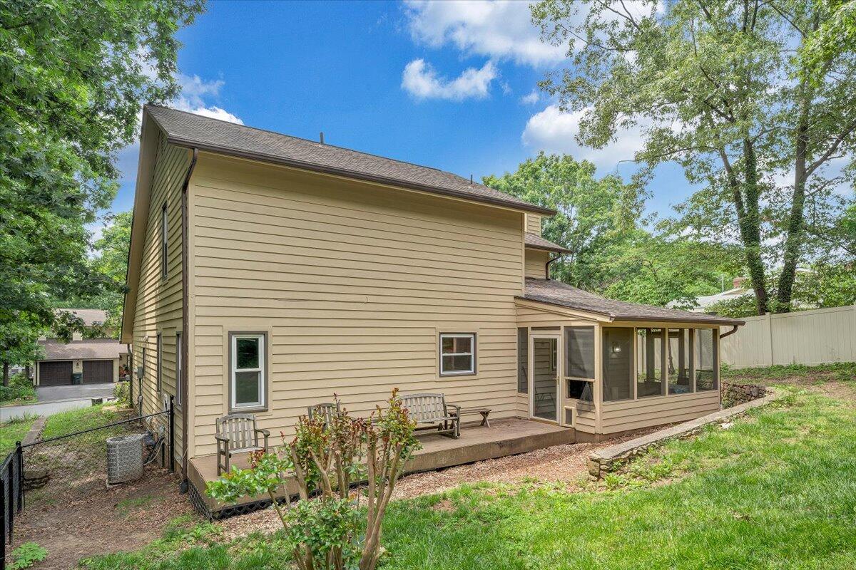 1894 Woodmere CT
