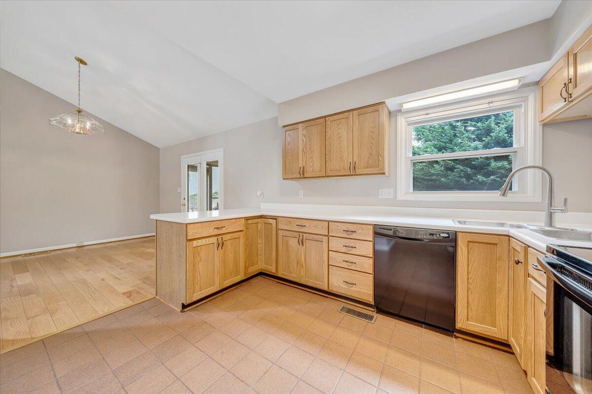 1894 Woodmere CT