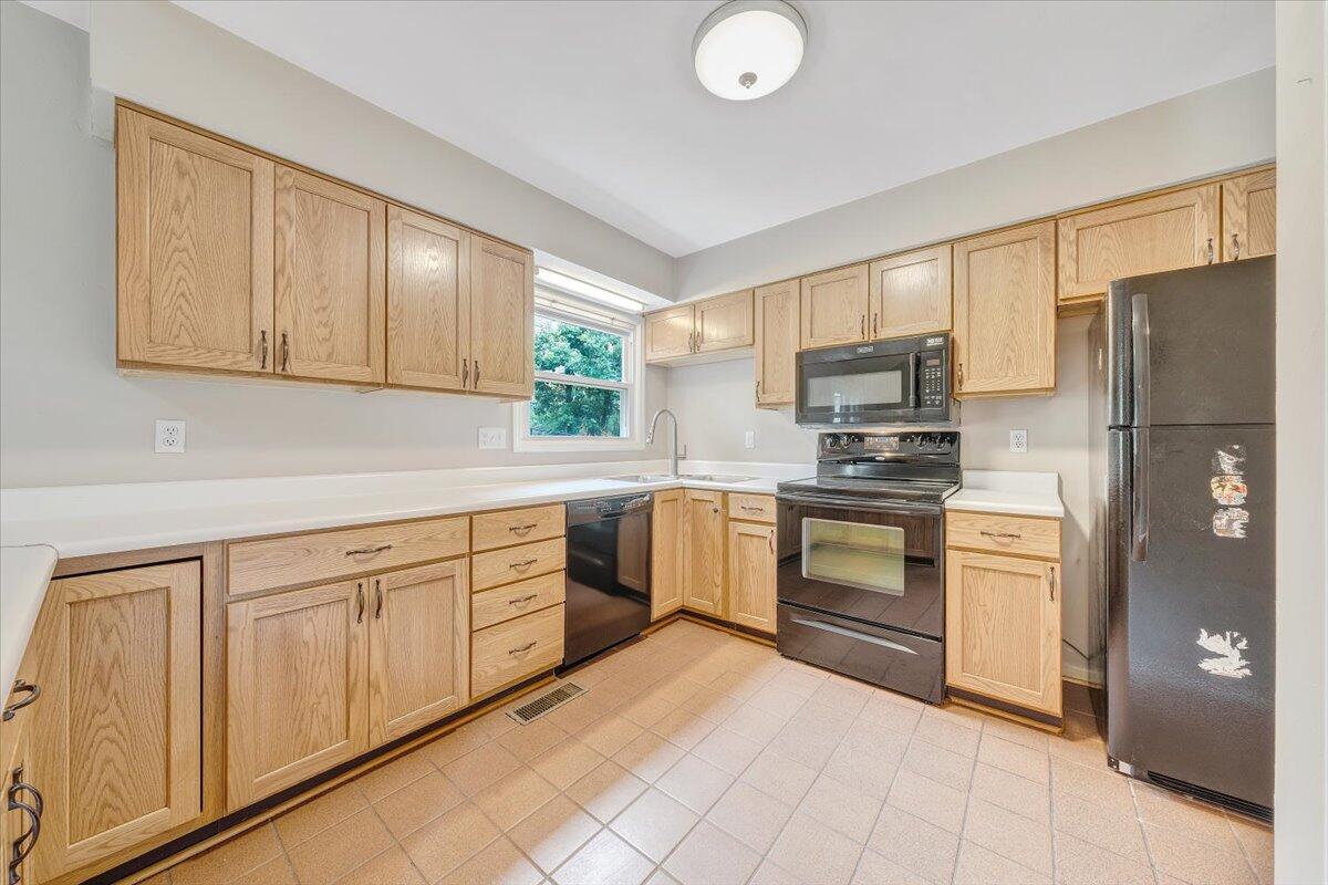1894 Woodmere CT