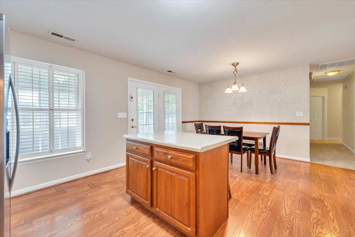 2420 Carlsbad CIR