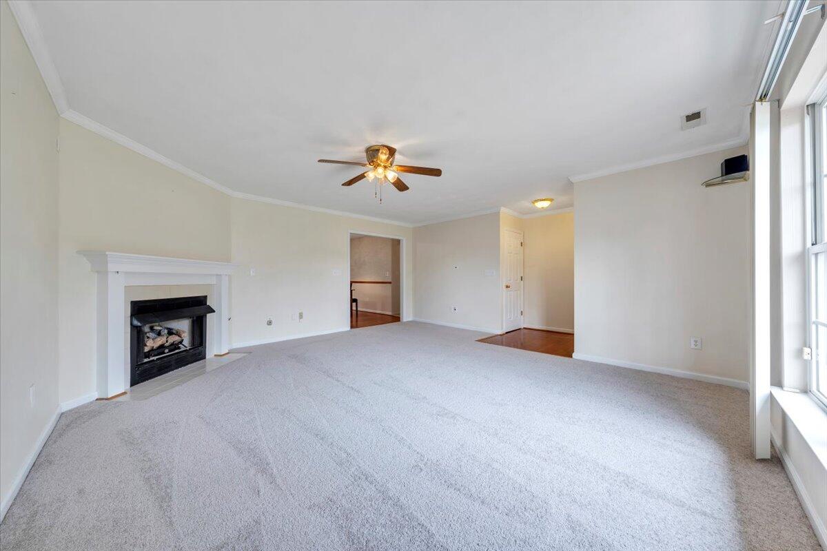 2420 Carlsbad CIR