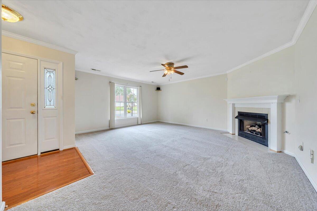 2420 Carlsbad CIR