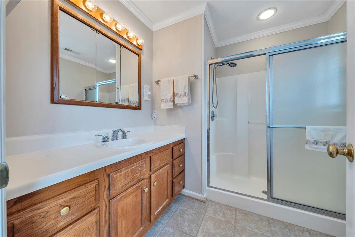 2420 Carlsbad CIR