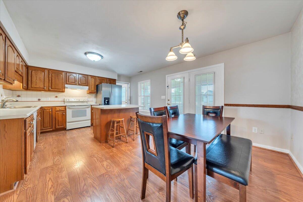 2420 Carlsbad CIR