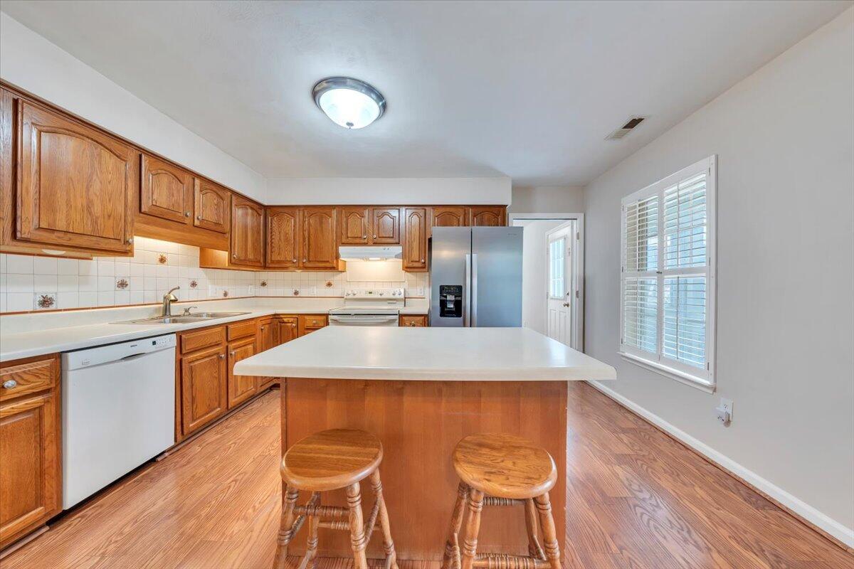 2420 Carlsbad CIR