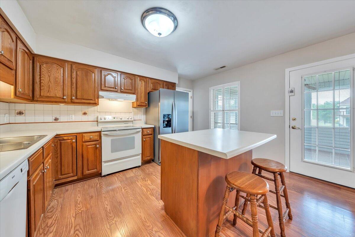 2420 Carlsbad CIR