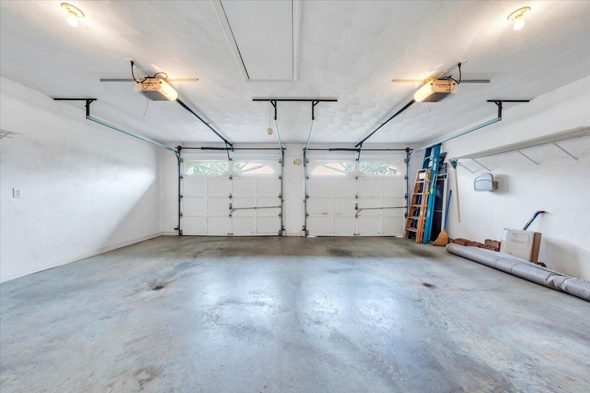 2420 Carlsbad CIR