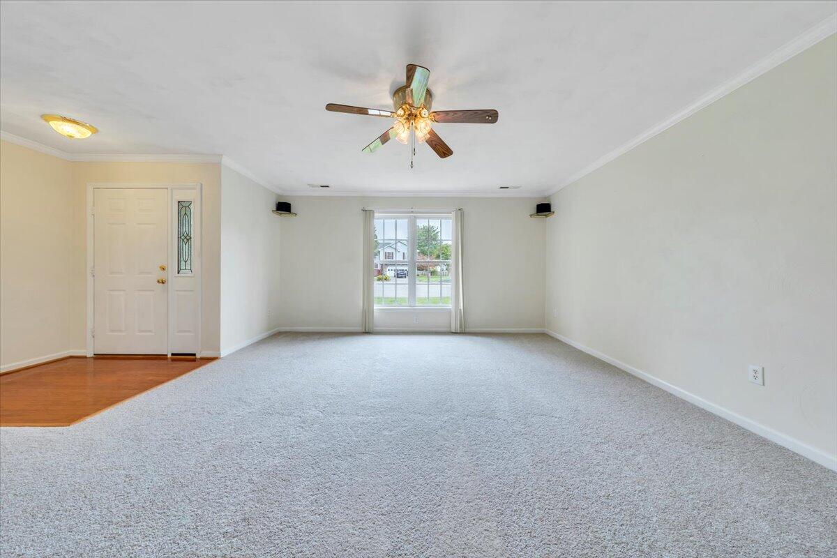 2420 Carlsbad CIR