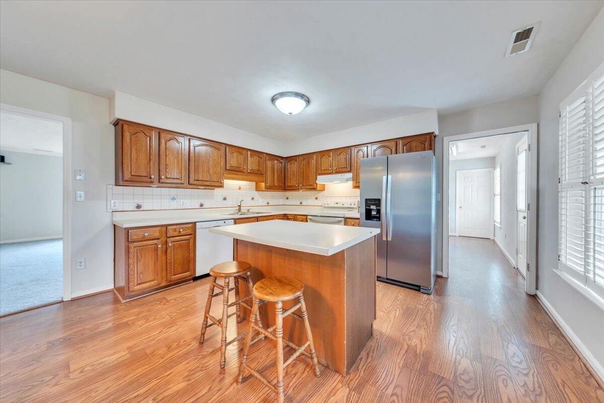 2420 Carlsbad CIR