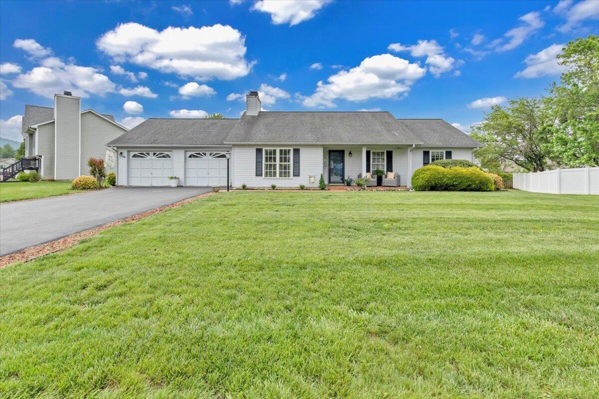 2420 Carlsbad CIR