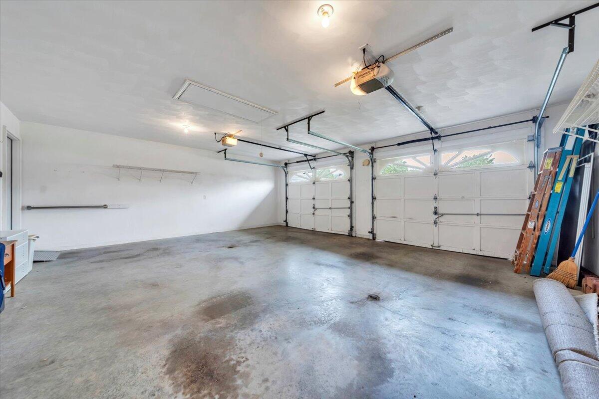 2420 Carlsbad CIR