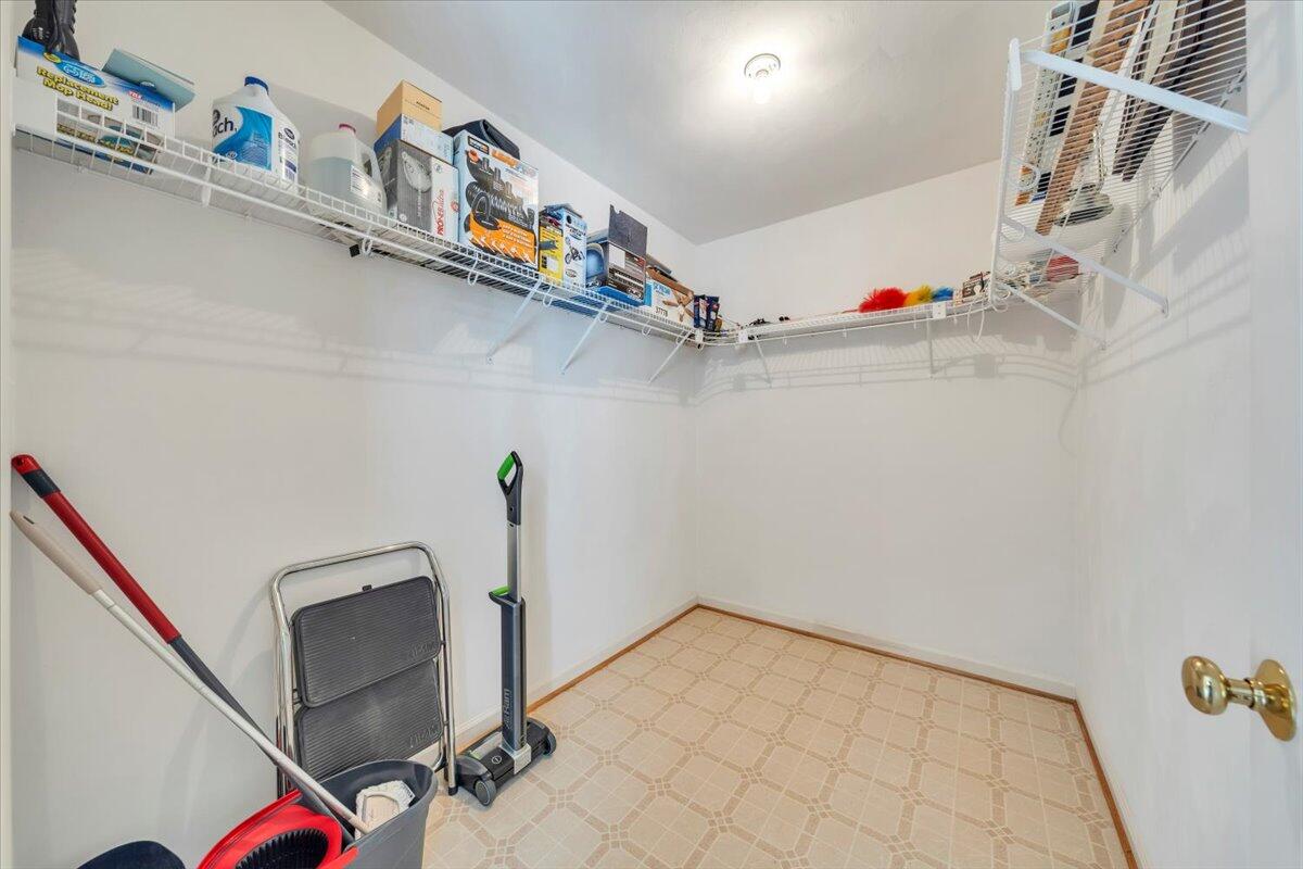 2420 Carlsbad CIR