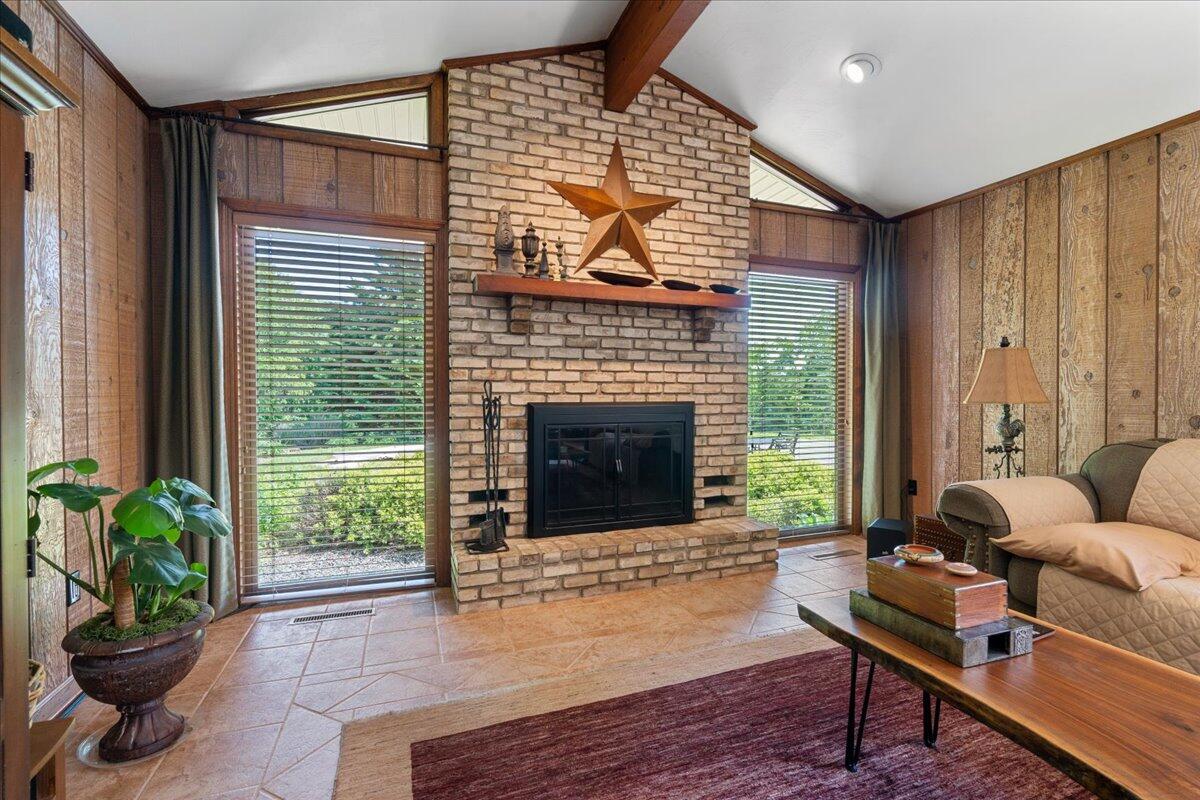 453 Wirtz RD