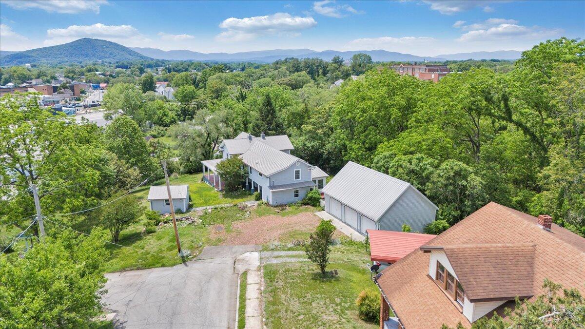 225 N Maple ST