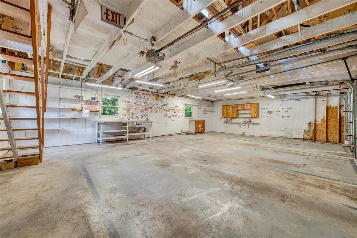 225 N Maple ST