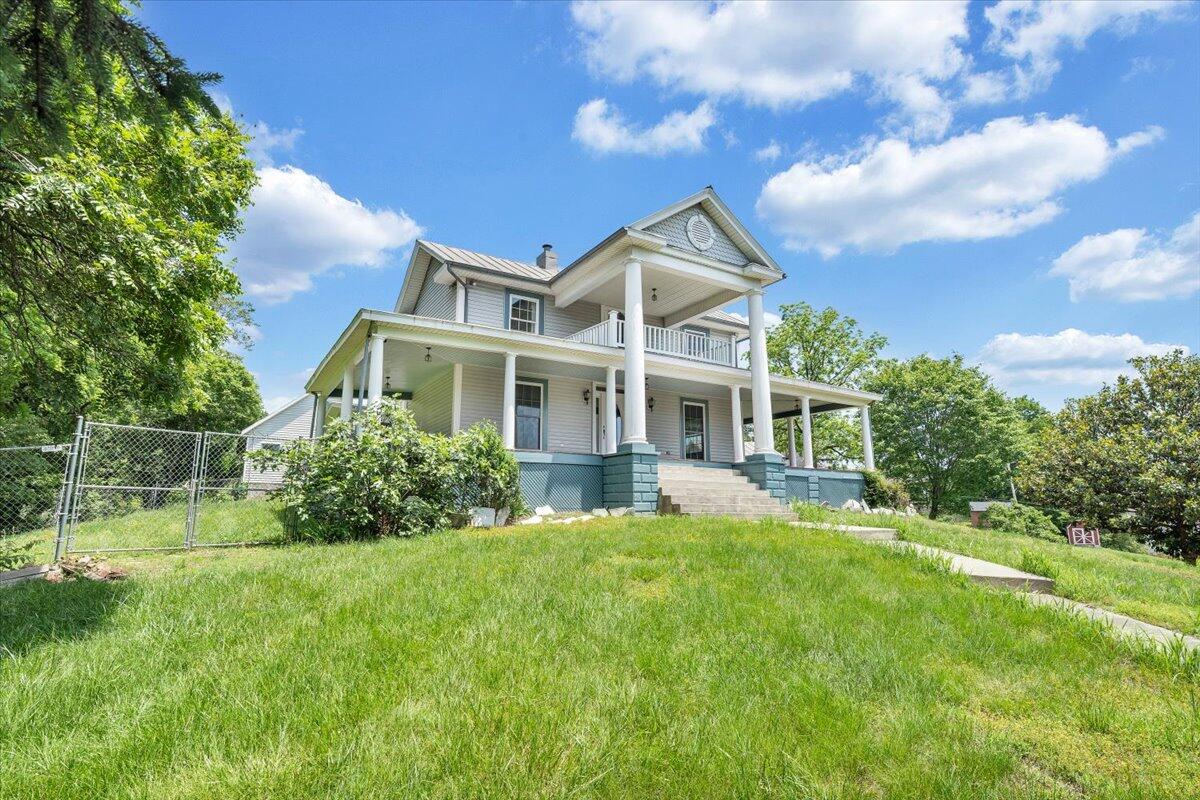 225 N Maple ST