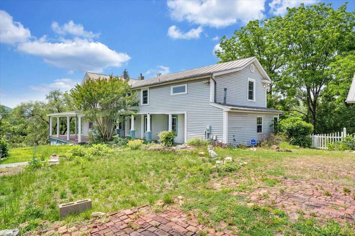 225 N Maple ST