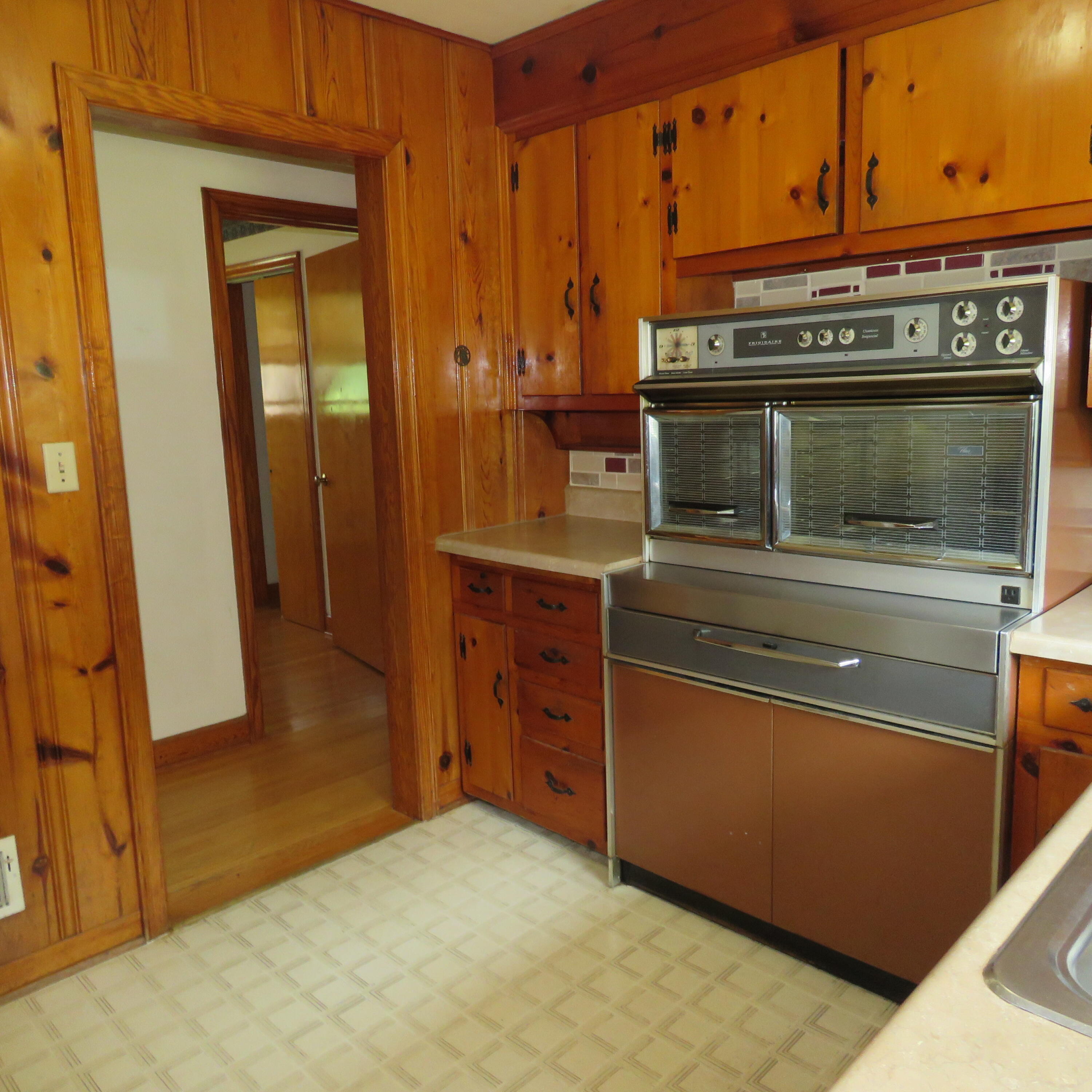 383 Main ST