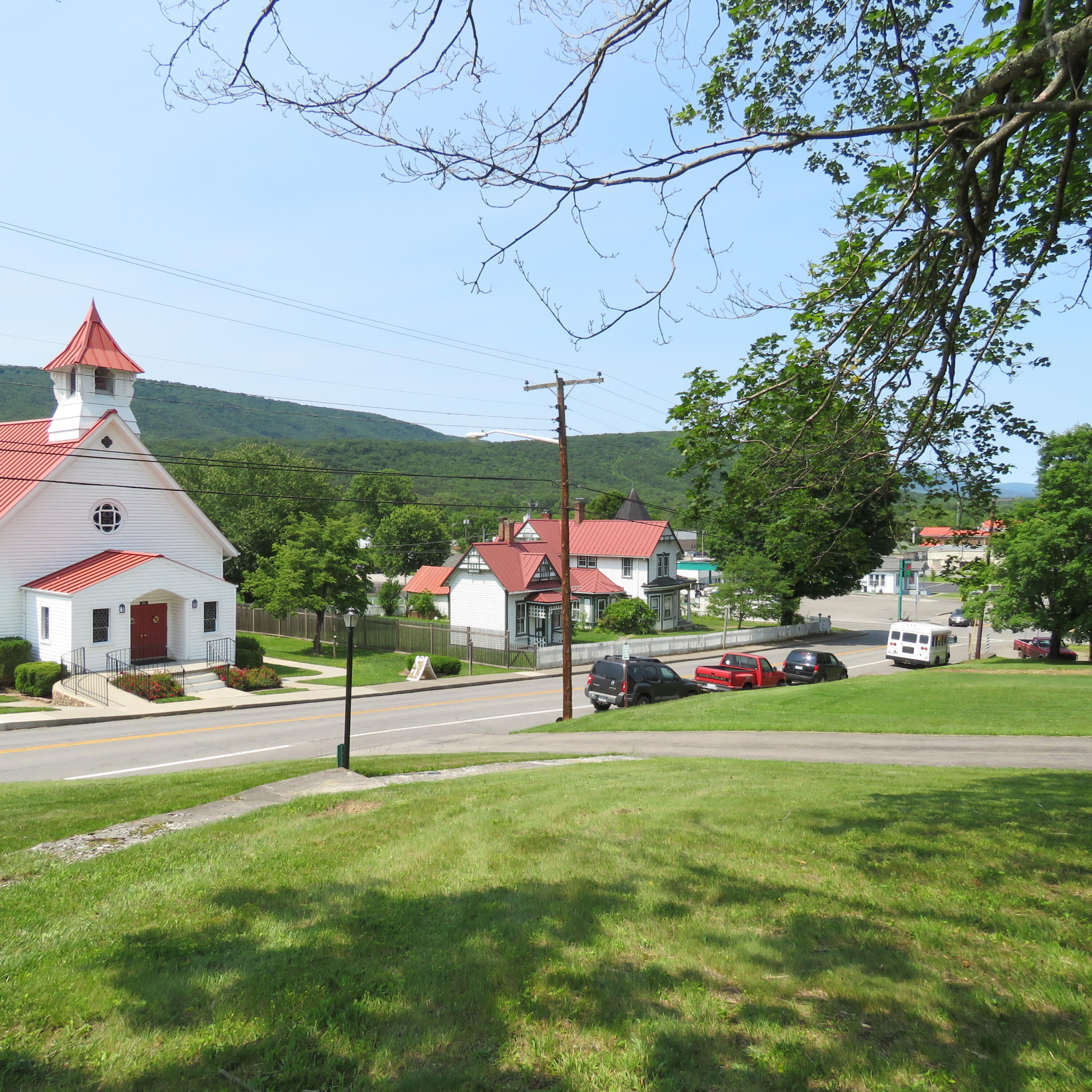 383 Main ST