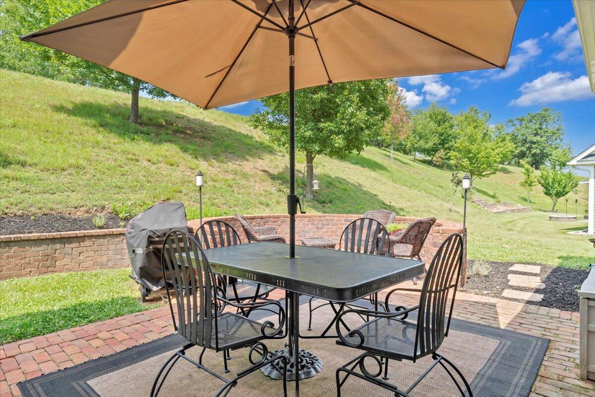 5665 Sullivan LN