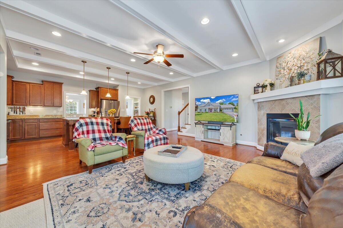 5665 Sullivan LN