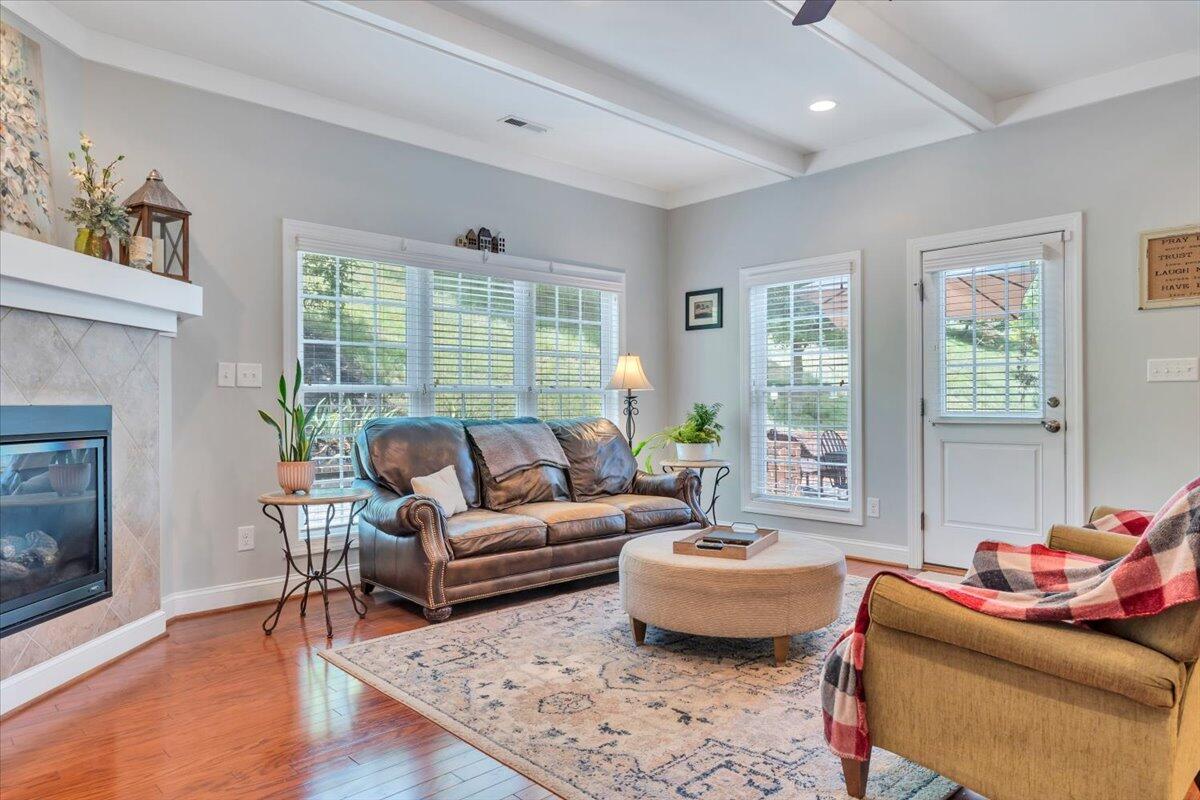 5665 Sullivan LN