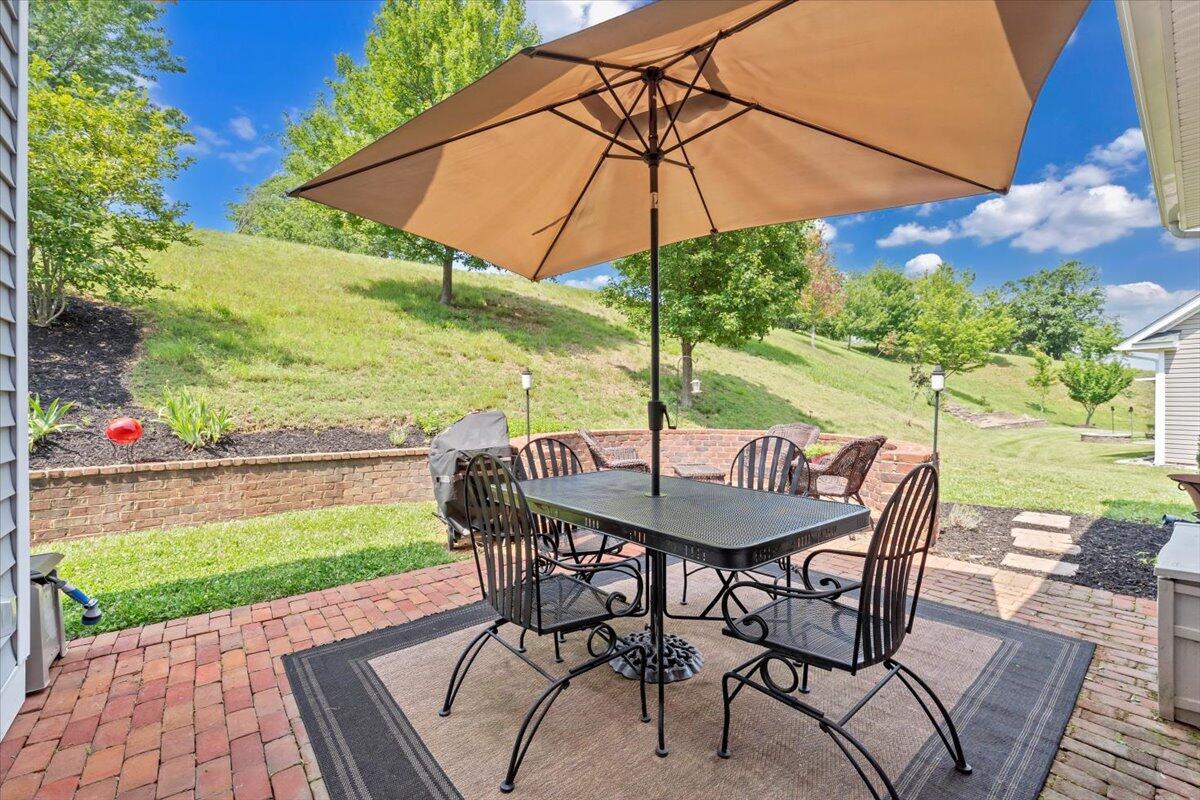 5665 Sullivan LN