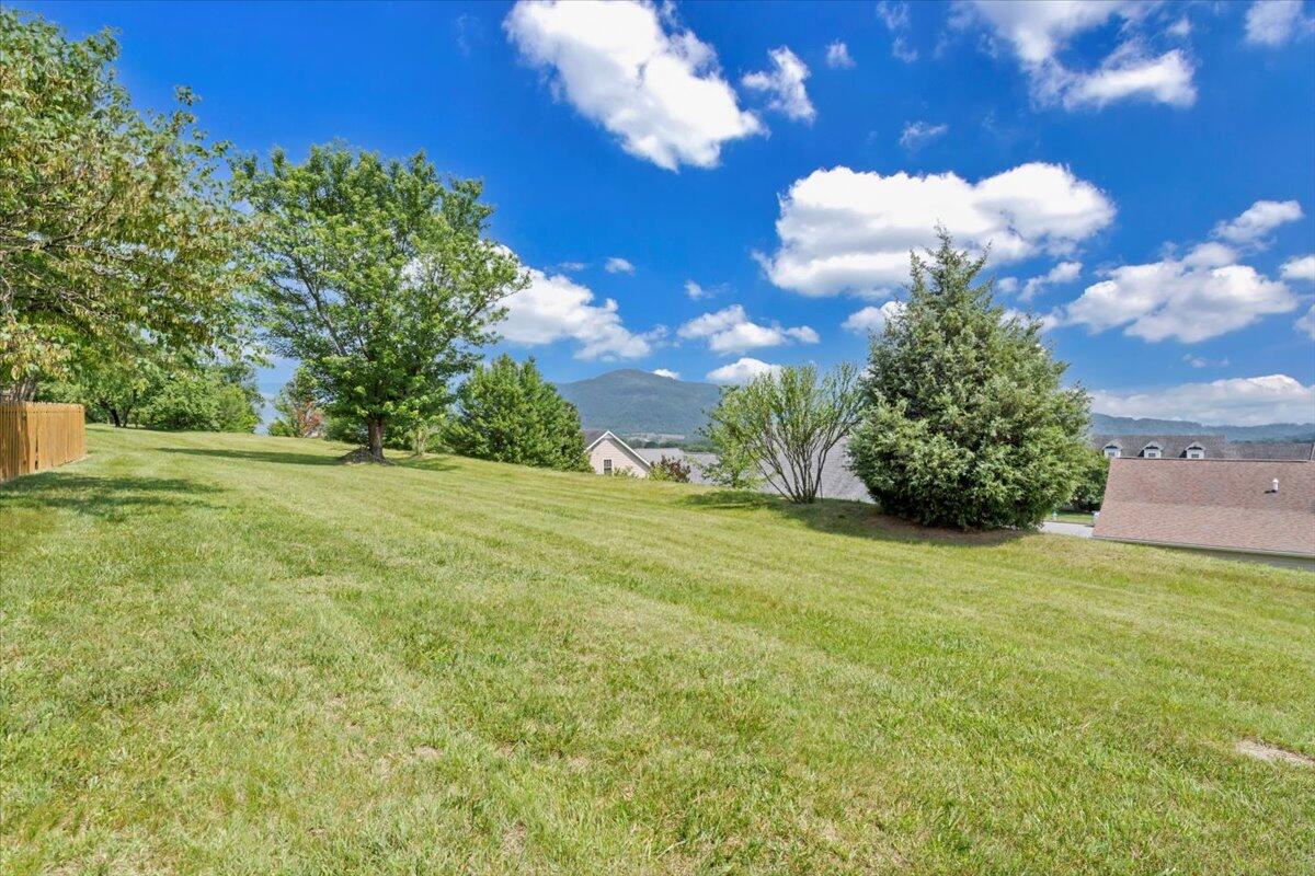 5665 Sullivan LN