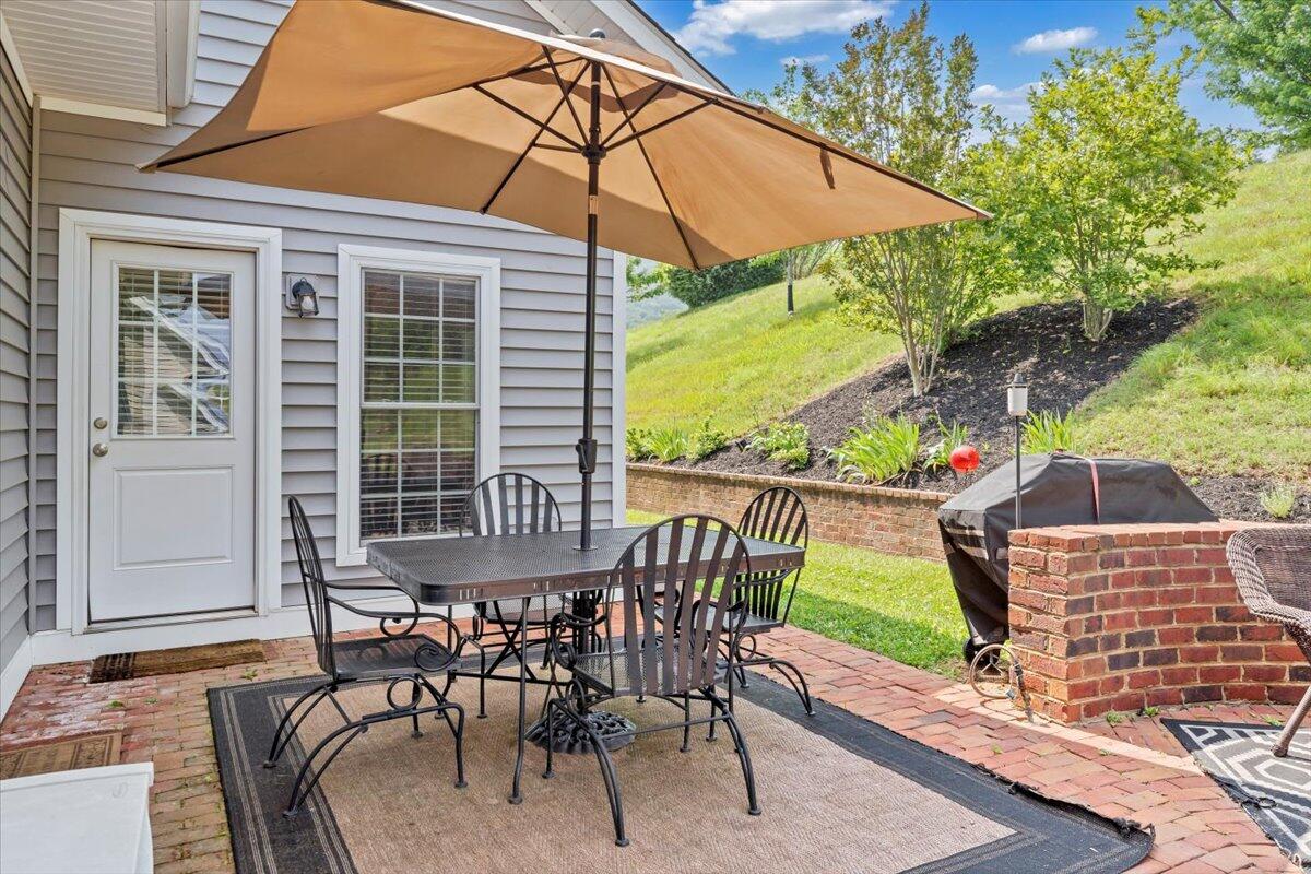 5665 Sullivan LN