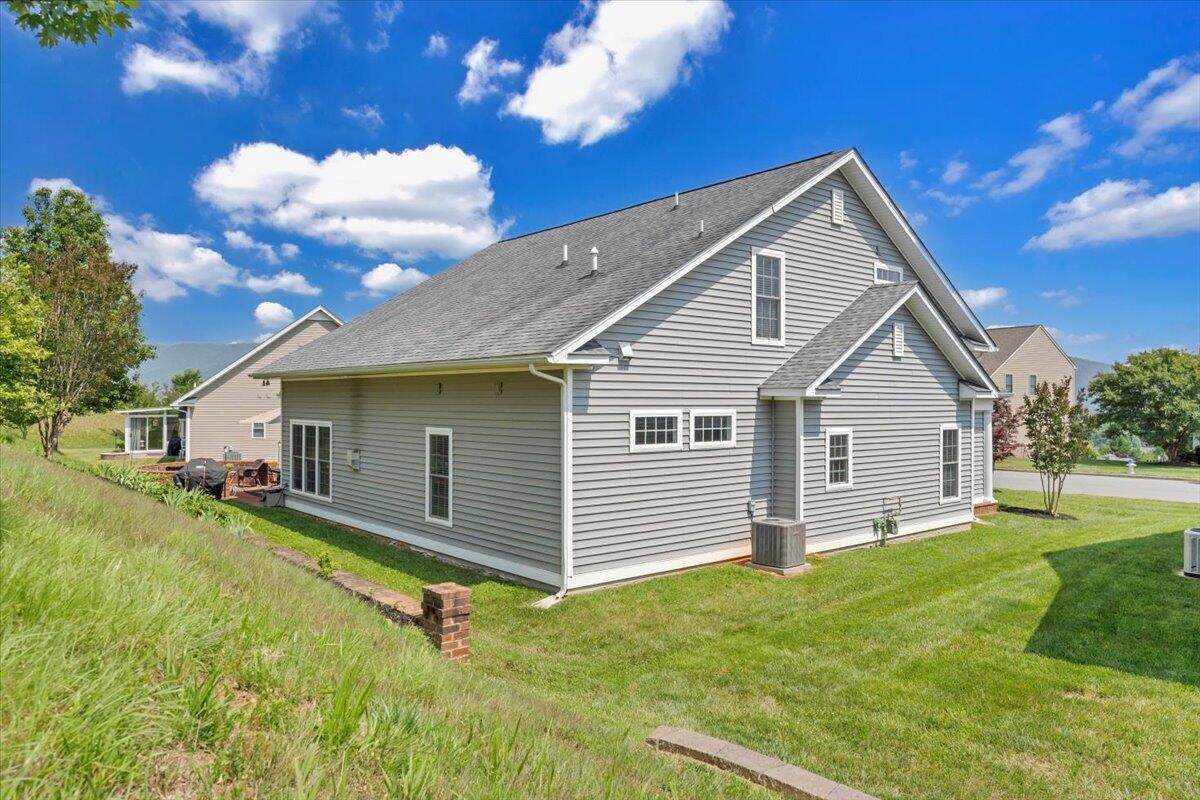 5665 Sullivan LN